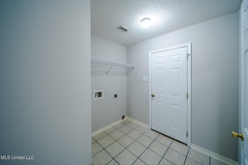 Welcome to Azalea Trace! This 3 bedroom 2 bath home is situated - photo 40