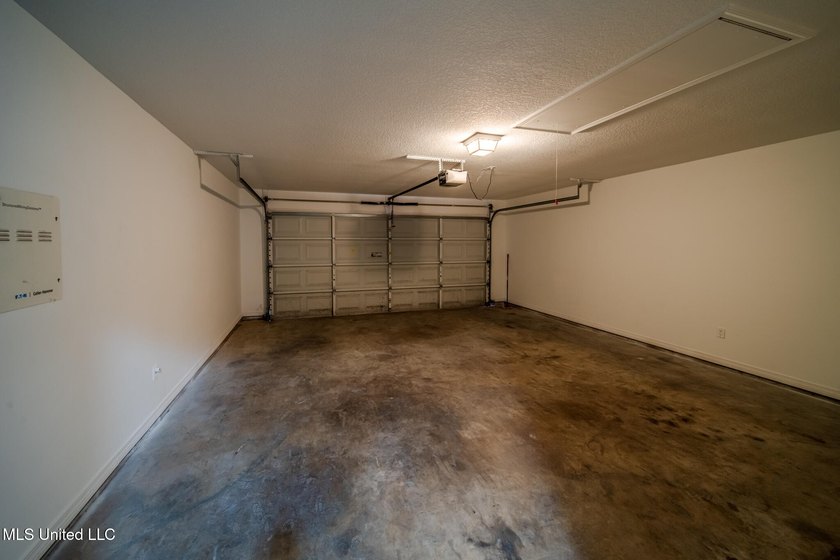 Welcome to Azalea Trace! This 3 bedroom 2 bath home is situated - photo 41