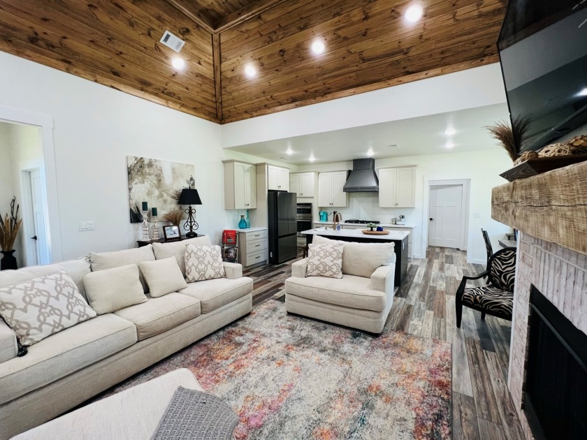 Luxury Home on Coopers Hawk Golf Course in Melbourne, AR for Sale - photo 14