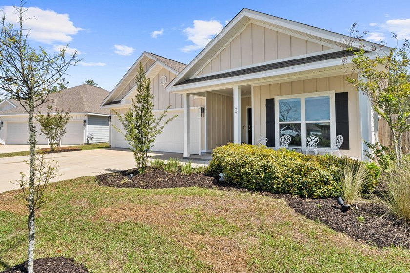 Welcome to this beautifully maintained single-story ranch style - photo 3