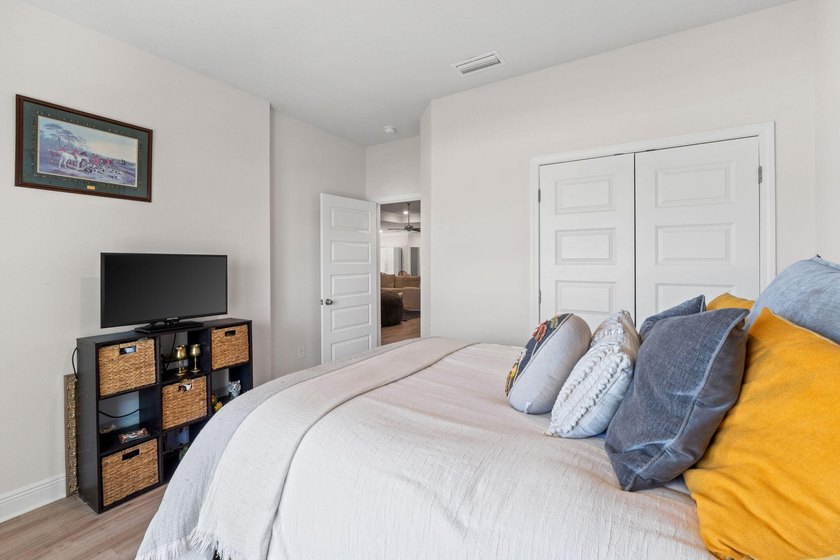 Welcome to this beautifully maintained single-story ranch style - photo 7