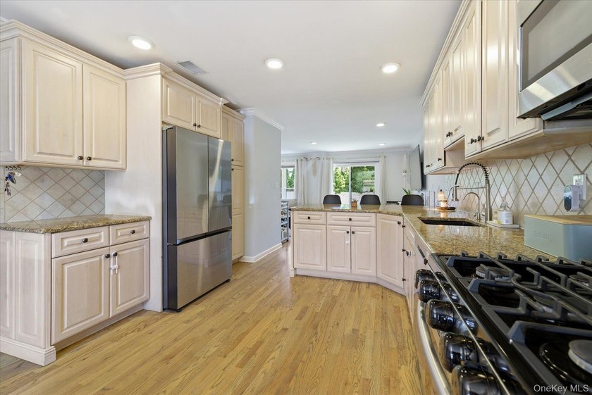 This Townhouse lives large with more than 1,500 square feet of - photo 8