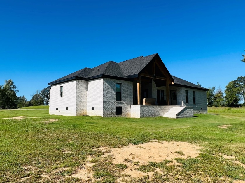 Luxury Home on Coopers Hawk Golf Course in Melbourne, AR for Sale - photo 2
