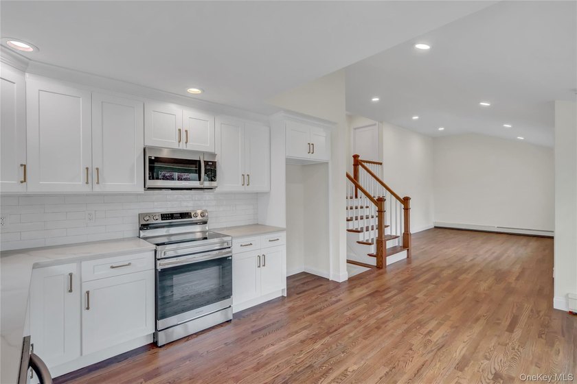 Move right into this updated 3-bedroom, 2-bathroom, Split style - photo 8