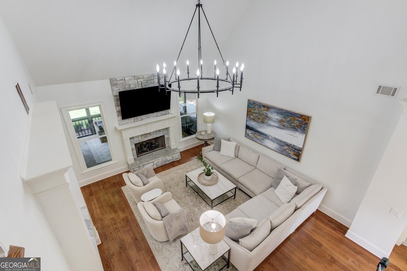 Discover rare luxury in the heart of the highly sought-after - photo 11