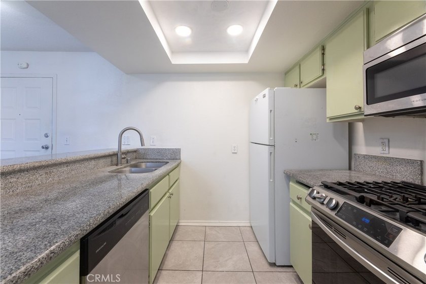 327 Chestnut Avenue, Long Beach - A rare opportunity in the - photo 12