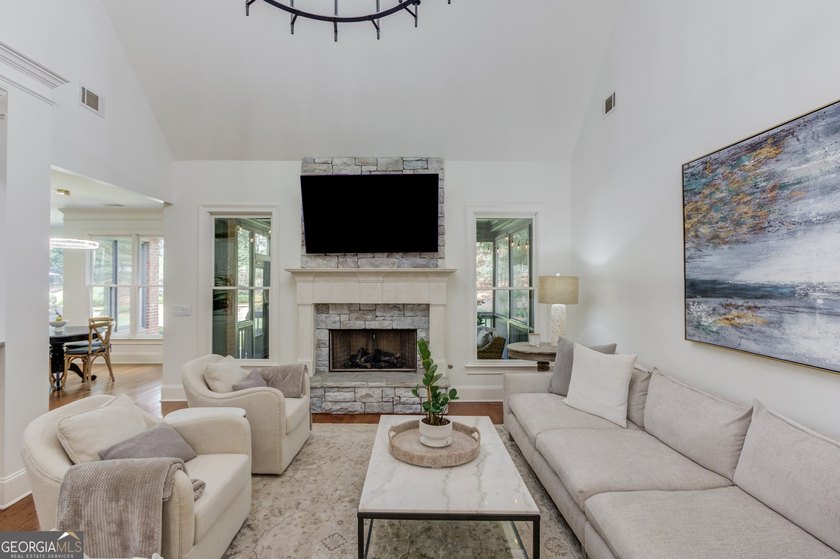 Discover rare luxury in the heart of the highly sought-after - photo 13