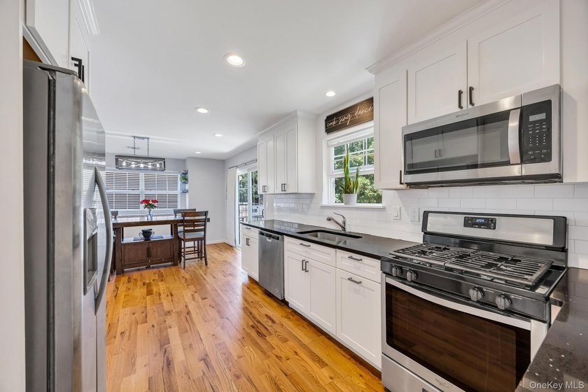 This beautiful Laurelton Cape Cod Style is 6 years young - photo 14