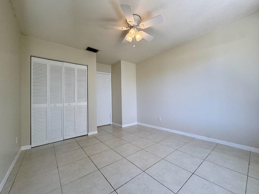 Island Oasis at Carlton Villas! Experience the ultimate South - photo 16