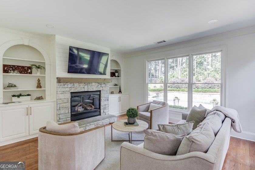 Discover rare luxury in the heart of the highly sought-after - photo 21