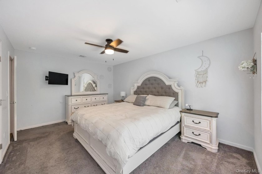 This beautiful Laurelton Cape Cod Style is 6 years young - photo 23