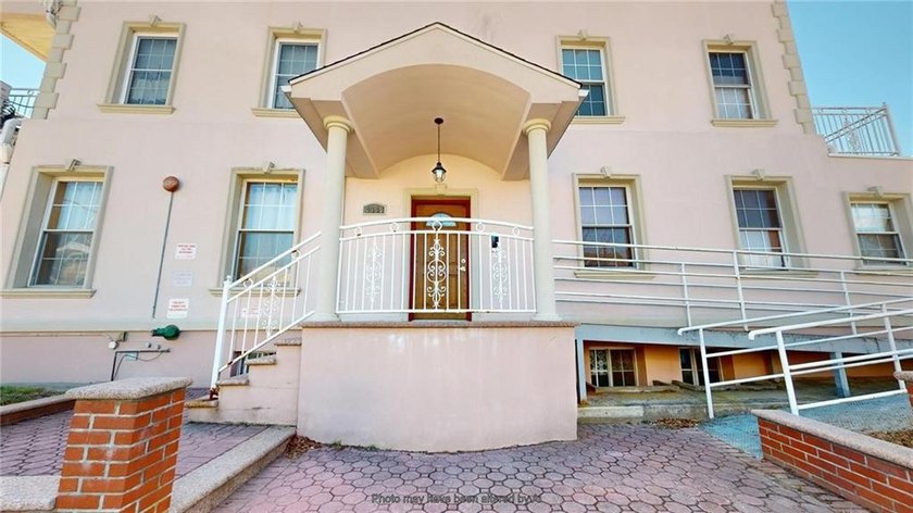 Experience breathtaking open water views from this beautifully - photo 4