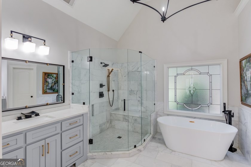 Discover rare luxury in the heart of the highly sought-after - photo 26