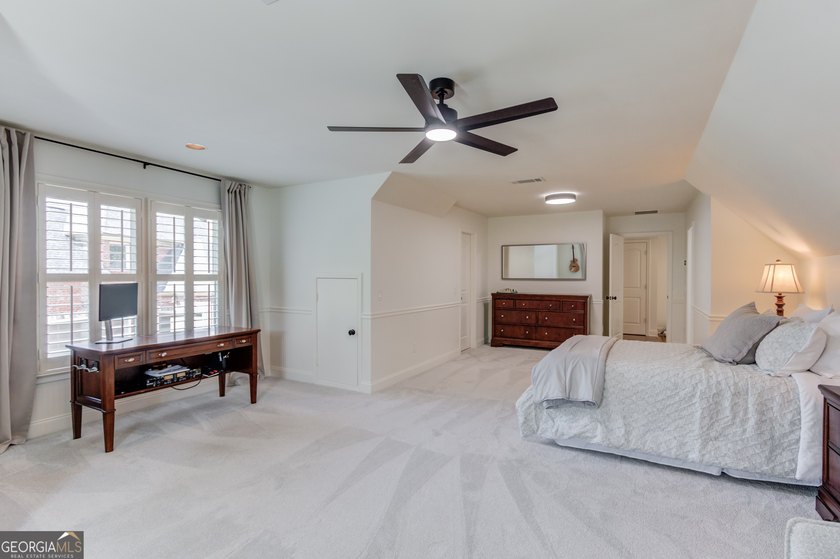 Discover rare luxury in the heart of the highly sought-after - photo 41