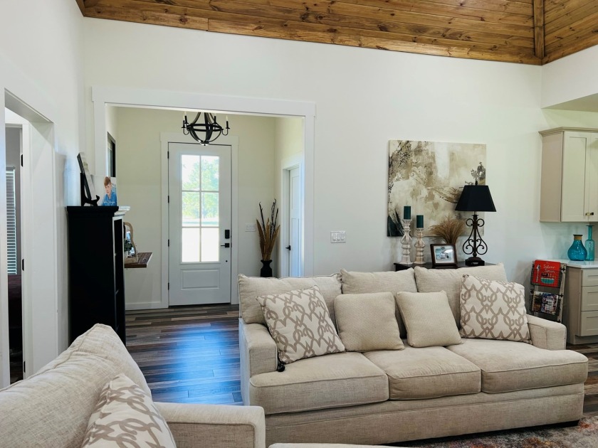 Luxury Home on Coopers Hawk Golf Course in Melbourne, AR for Sale - photo 25
