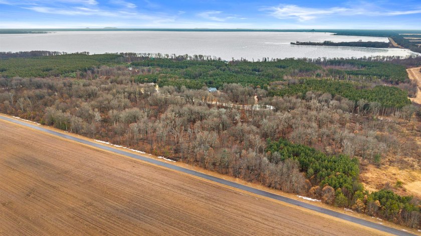 Located in desirable Southview Shores neighborhood, this - photo 10