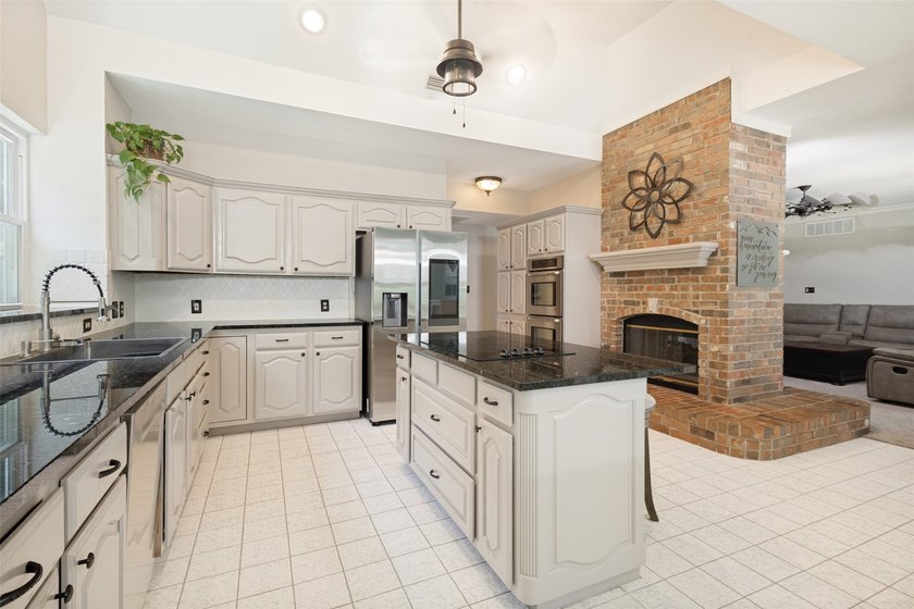 Motivated seller! With 5 oversized bedrooms, pool, top-tier - photo 13