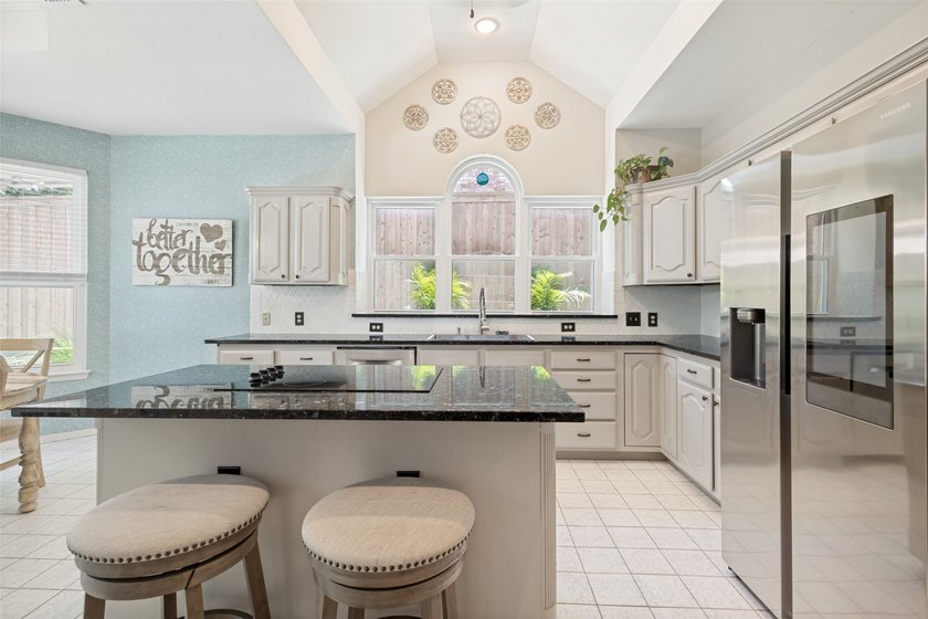 Motivated seller! With 5 oversized bedrooms, pool, top-tier - photo 15