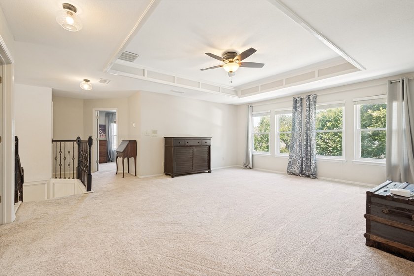 Motivated seller! With 5 oversized bedrooms, pool, top-tier - photo 28