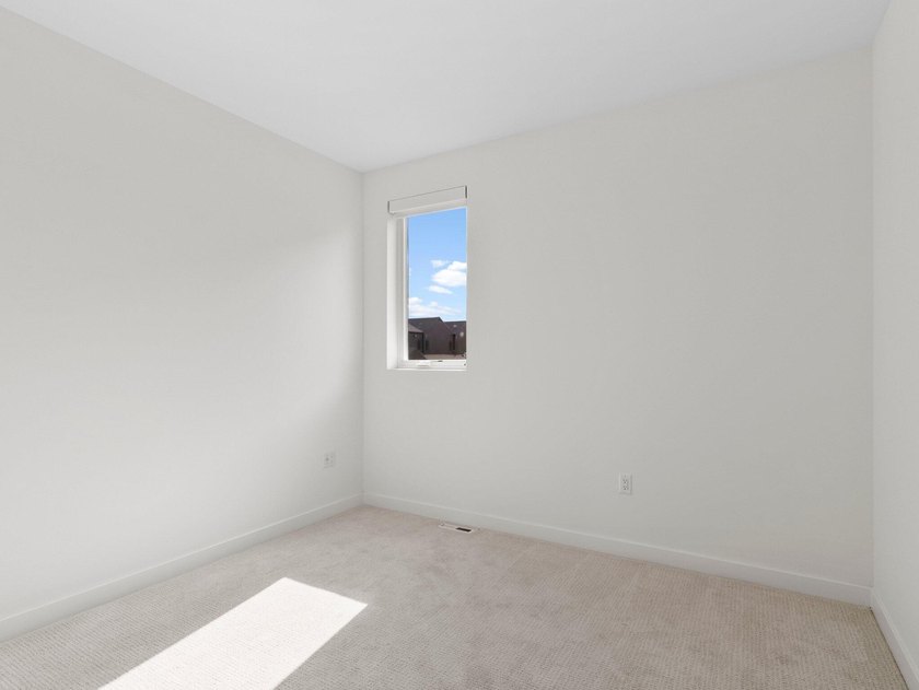 Welcome to Lakeshore Commons! This home is located in one of Oak - photo 24