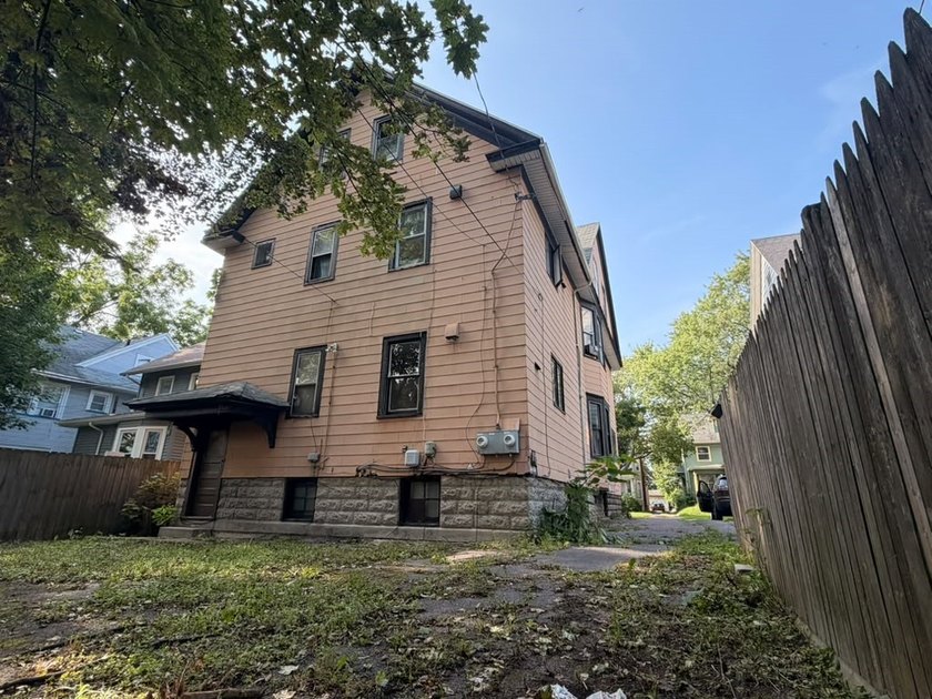 Discover this cash-flowing 2/2 duplex in Rochester's Historic - photo 2