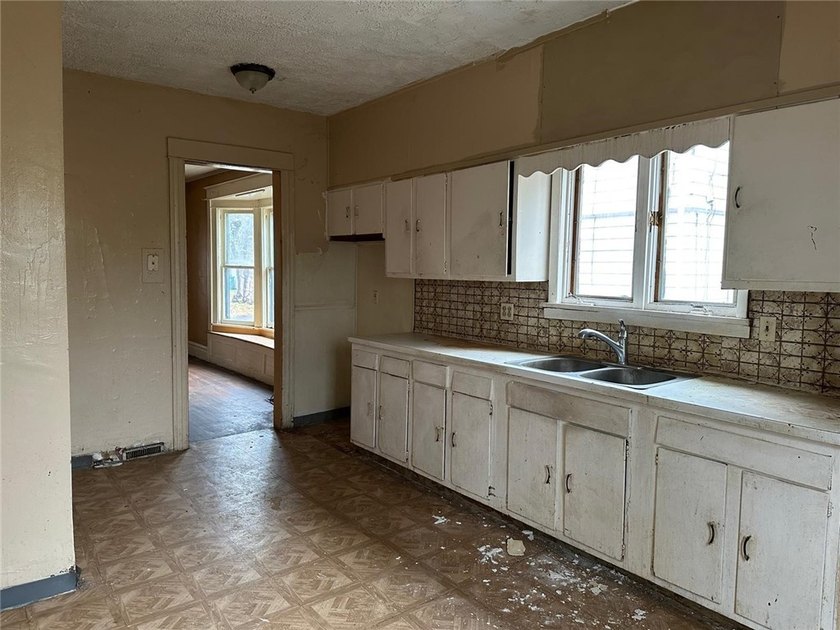 Discover this cash-flowing 2/2 duplex in Rochester's Historic - photo 6