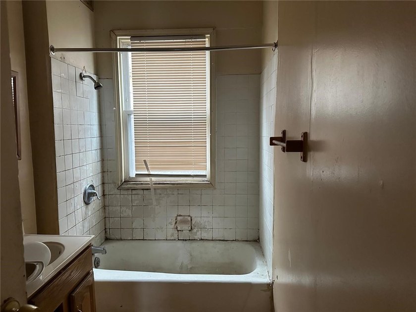 Discover this cash-flowing 2/2 duplex in Rochester's Historic - photo 8