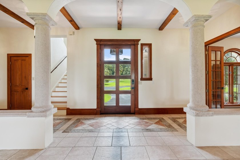 Stunning Waterfront Estate - Your Dream Home Awaits! This - photo 4