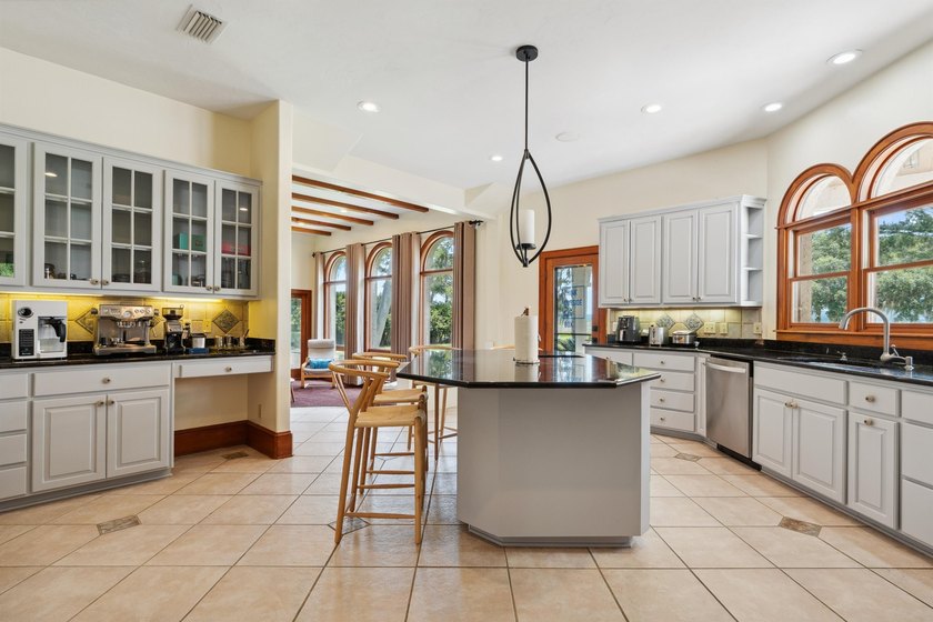 Stunning Waterfront Estate - Your Dream Home Awaits! This - photo 8