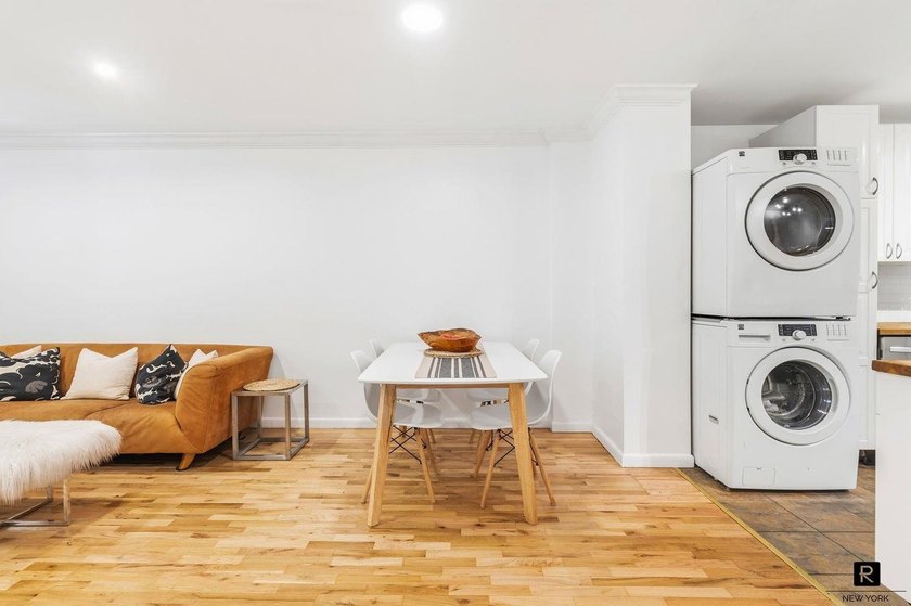 Rarely does a Manhattan 2 BR CONDO at this price offer this much - photo 3