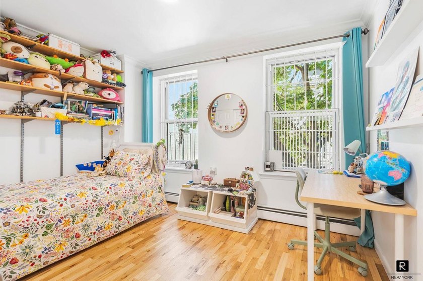 Rarely does a Manhattan 2 BR CONDO at this price offer this much - photo 7
