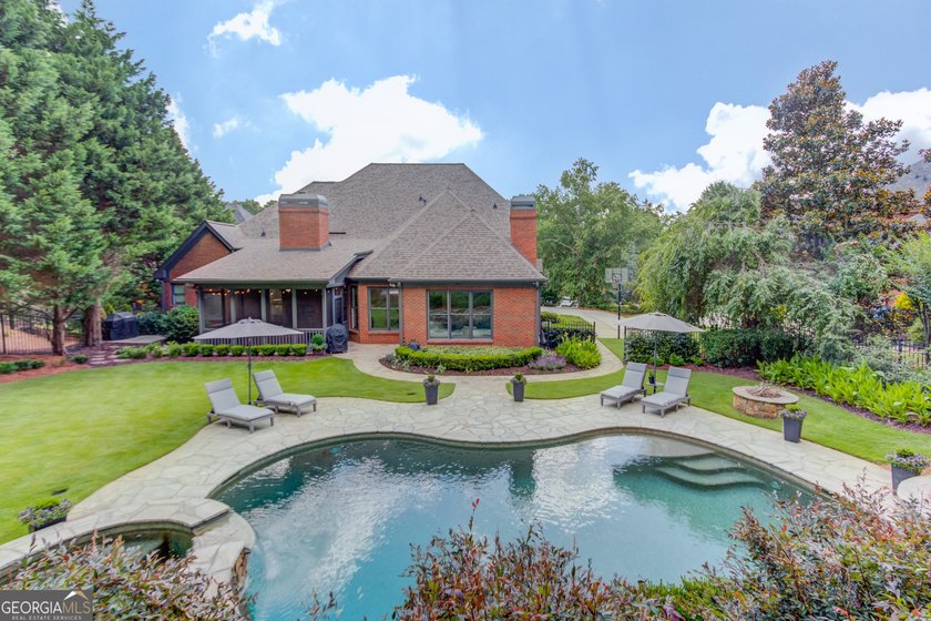 Discover rare luxury in the heart of the highly sought-after - photo 2