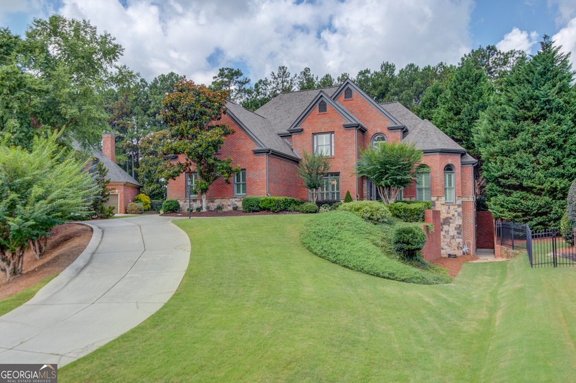 Discover rare luxury in the heart of the highly sought-after - photo 3