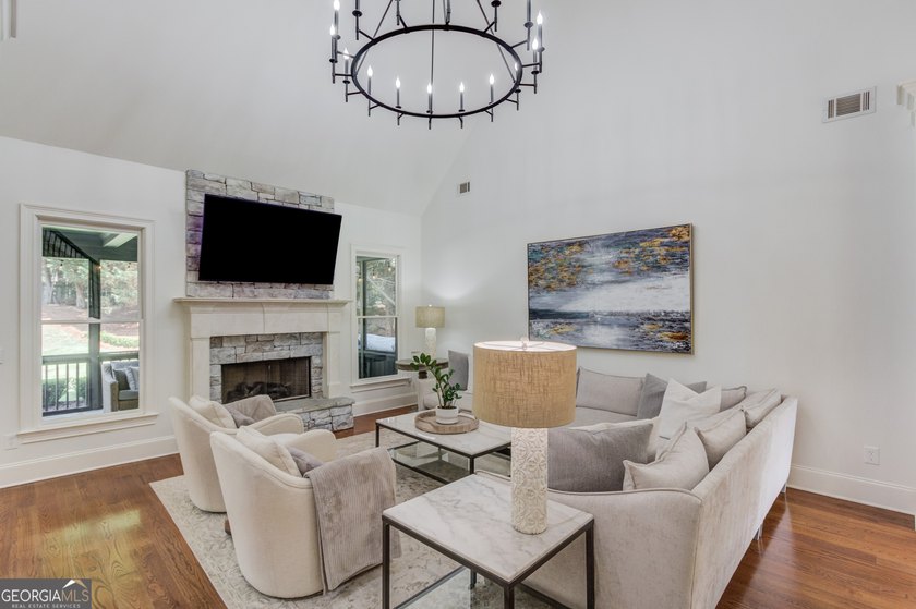 Discover rare luxury in the heart of the highly sought-after - photo 10