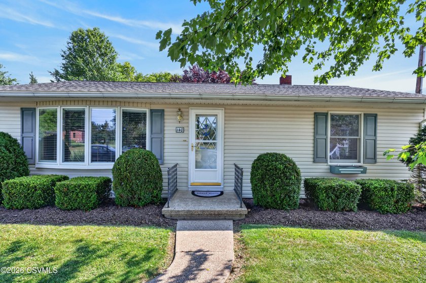 Perfectly remodeled, perfectly maintained, perfect location - photo 2