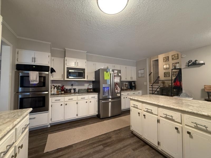 This home has everything you need! Don't miss this stunning - photo 4