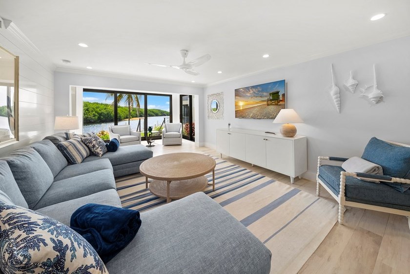 Stunning 4 Br/3 Ba Oceanfront lower-level unit. Designed - photo 5