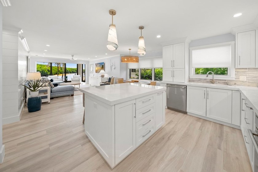 Stunning 4 Br/3 Ba Oceanfront lower-level unit. Designed - photo 9