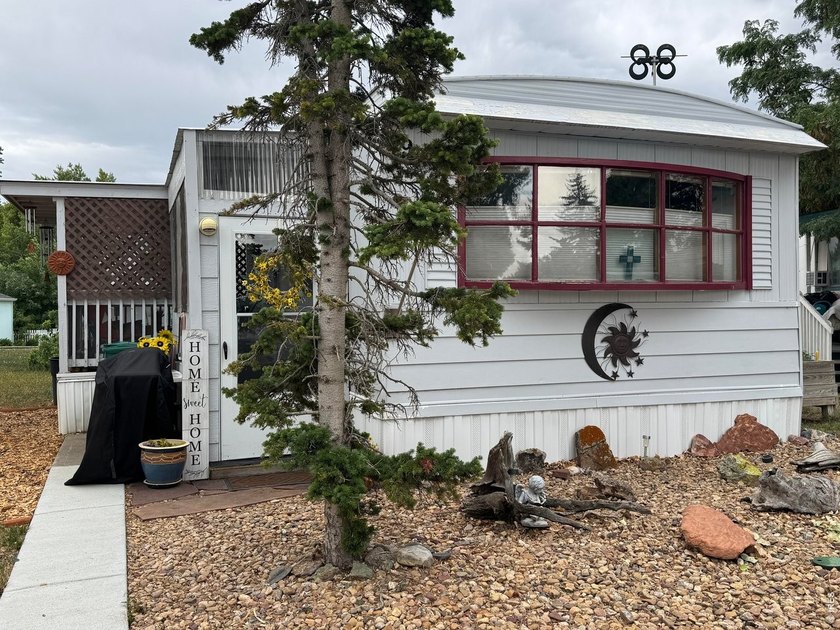 Lovely and affordable 2-bedroom, 1-bath home located in the - photo 2