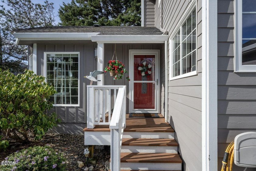 Priced Improvement for immediate sale! BRAND NEW ROOF just - photo 4