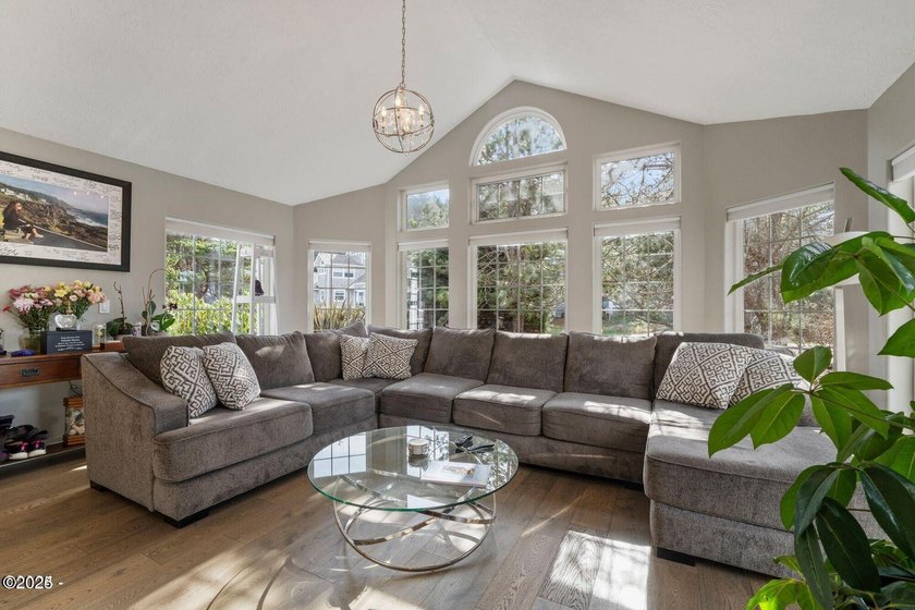Priced Improvement for immediate sale! BRAND NEW ROOF just - photo 7