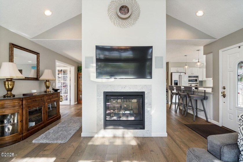 Priced Improvement for immediate sale! BRAND NEW ROOF just - photo 9