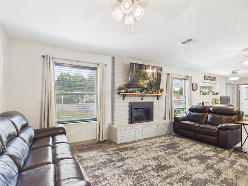 Completely remodeled and move-in ready, this beautiful 3-bedroom - photo 8