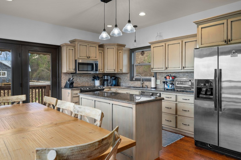 Smith Lake/Rock Creek: Lovely lake home sits among the trees - photo 11