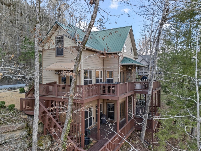 Smith Lake/Rock Creek: Lovely lake home sits among the trees - photo 44