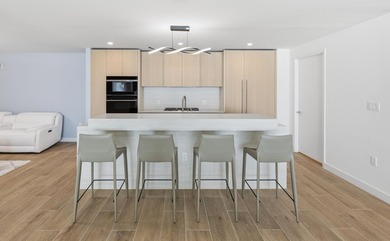 New never lived-in furnished residence with direct eastern ocean - photo 11