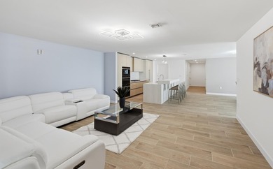 New never lived-in furnished residence with direct eastern ocean - photo 13