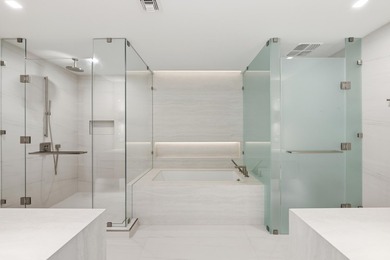 New never lived-in furnished residence with direct eastern ocean - photo 22