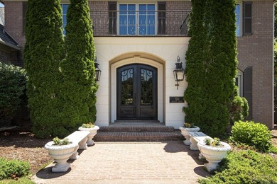 Exceptional Custom Home by Carl Gray Hinson in Prestigious - photo 2