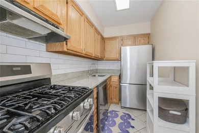 Bay Ridge-Beautiful one bedroom condominium positioned in the - photo 7